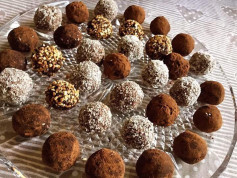 Ricetta Tartufo al Cacao e Cocco: Dolci sfere di biscotto con cacao amaro, nocciole tostate o cocco grattugiato