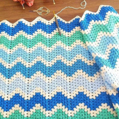 Sơ đồ mẫu móc len khăn ruy băng màu xanh ngọc và trắng