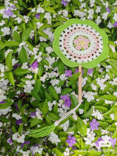 Spring Flower Crochet Fan Pattern with Bamboo Handle and Tassel
