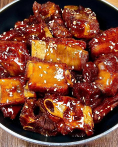 Sườn Kho Xí Muội - Món ăn lạ miệng với nước sốt đậm đà, thịt mềm ngọt