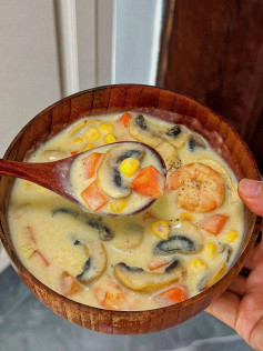 Súp kem ngô nấm tôm béo ngậy, công thức nấu ăn đơn giản với cà rốt và sữa tươi