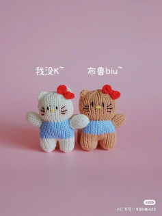 Tandem Knitted Hello Kitty Dolls Pattern: White & Brown Versions