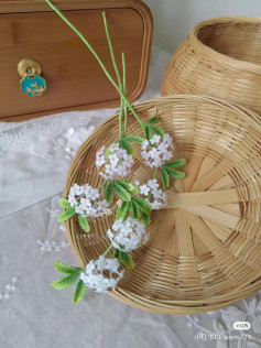 Tiny Crochet Hemp-leaf Yarrow Flower: Delicate White Floral Cluster with Green Leaves, Detailed Pattern and Chart Guide