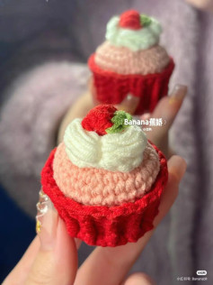 Tổng hợp chart móc len đồ ăn dễ thương: Bánh dâu tây, Bánh cá và Tart táo