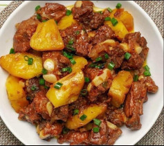 Tổng hợp công thức nấu ăn ngon: Sườn rim dứa, Thịt kho dưa cải và Đậu hũ nhồi thịt