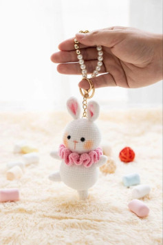 Tutorial Crochet Coelhinho Chaveiro Branco e Rosa com Gola