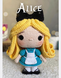Tutoriel de tricotage d'Alice au pays des merveilles en amigurumi