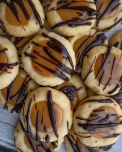 Twix keksići - Prhki keks s karamelom i čokoladom