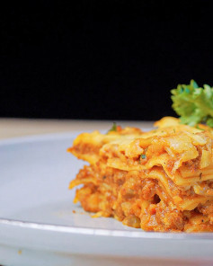 Ultimate Lasagna Recipe with Rich Bolognese Meat and Creamy Béchamel Sauce