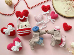 Valentine's Day Crochet Tutorial: Cat Basket, Heart Balloons & Dogs