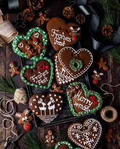 Vegan Christmas Gingerbread Hearts (Lebkuchenherzen) with Royal Icing Decorations