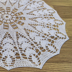 Вязаная салфетка крючком ПНК им. Кирова Кружевница, белый мерсеризованный хлопок, диаметр 28 см