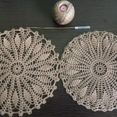 Vязанная салфетка крючком ПНК им. Кирова Кружевница, цвет стальной (6601), мерсеризованный хлопок 100%, диаметр около 14 см