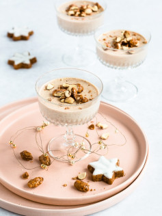 Zimt Panna Cotta – Cremiges Weihnachtsdessert mit Vanille und gebrannten Mandeln