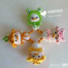 Cute Amigurumi Duckling in Frog, Carrot, Pig and Chicken Hats - Free Crochet Pattern Tutorial