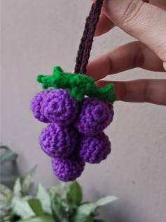 Cute Crochet Grapes Pattern: Quick Beginner Friendly Keychain Tutorial