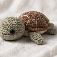 Cute Crochet Turtle Amigurumi Pattern with Materials, Instructions and Assembly Steps