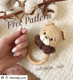 Free Crochet Pattern: Cute Bear Rattle with Wooden Ring and Brown Collar