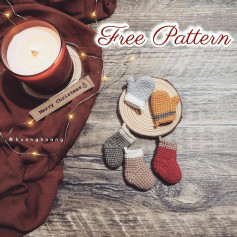 Free Crochet Pattern for Mini Christmas Socks and Mittens