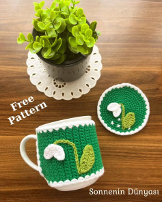 Free Crochet Pattern: Green Snowdrop Mug Cozy and Coaster Set