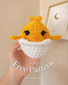 Free No-Sew Crochet Pattern: Cute Yellow Chick Hatching from Egg Shell Amigurumi Doll