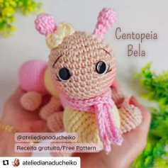 Họa tiết móc len búp bê Centopeia Bela màu hồng kem và vàng