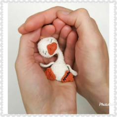 Hướng dẫn chi tiết cách móc len con chim bồ câu trắng và cam dễ thương, bao gồm các bước làm thân, đầu, cánh và chân