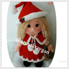 Hướng dẫn chi tiết móc búp bê Santa Claus với mũ đỏ và váy ren trắng