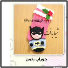Hướng dẫn móc len tất hình nhân vật Batman với chi tiết mặt nạ và logo