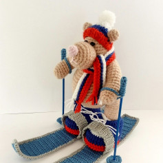 Miška Obžorka na lyžách - Crochet Ski Bear Amigurumi Pattern by Tatyana Averinova