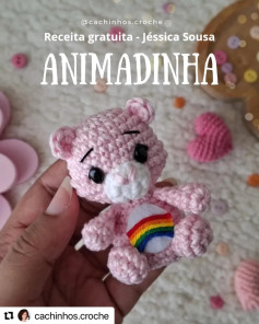 Receita gratuita de amigurumi gatinha rosa com arco-íris - Animadinha por Jéssica Sousa
