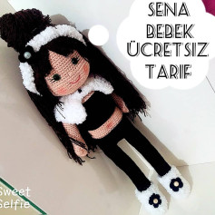 Sena Bebek - Búp bê móc len Sena với tóc đen, quần áo màu đen và trắng, kèm hướng dẫn chi tiết từng bước