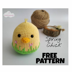 Spring Chick Crochet Pattern: Free Amigurumi Tutorial for Cute Yellow Bird with Grass Base