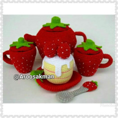 Strawberry Kitchen Set Crochet Pattern: Teapot, Cups, Cake and Spoon Instructions